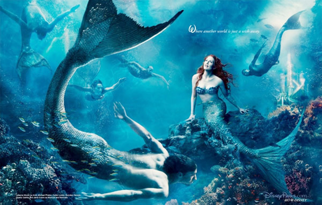 Nữ diễn viên Julianne Moore trở thành nàng tiên cá xinh đẹp quyến rũ.